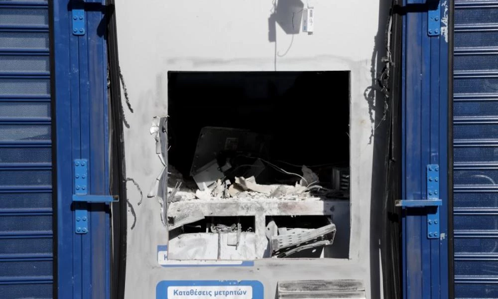 Ανατίναξαν τρία ΑΤΜ στο Μαρούσι τα ξημερώματα